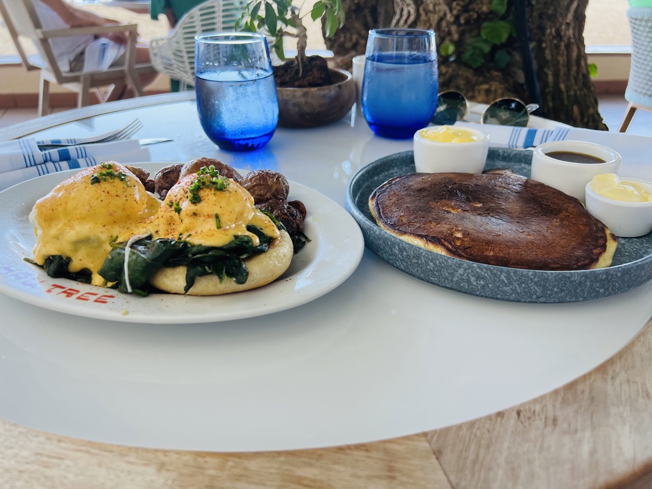 Breakfast at Hau Tree Restarurant